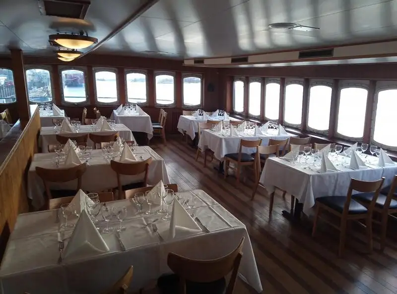 Kreuzfahrtschiff zu verkaufen