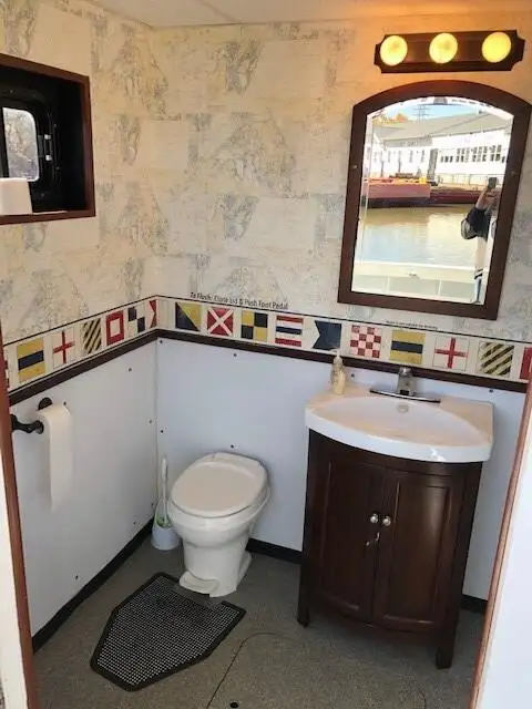 Kreuzfahrtschiff zu verkaufen