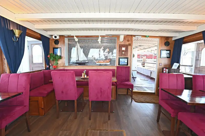 Kreuzfahrtschiff zu verkaufen