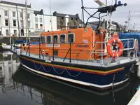 Rettungsschiff zu verkaufen