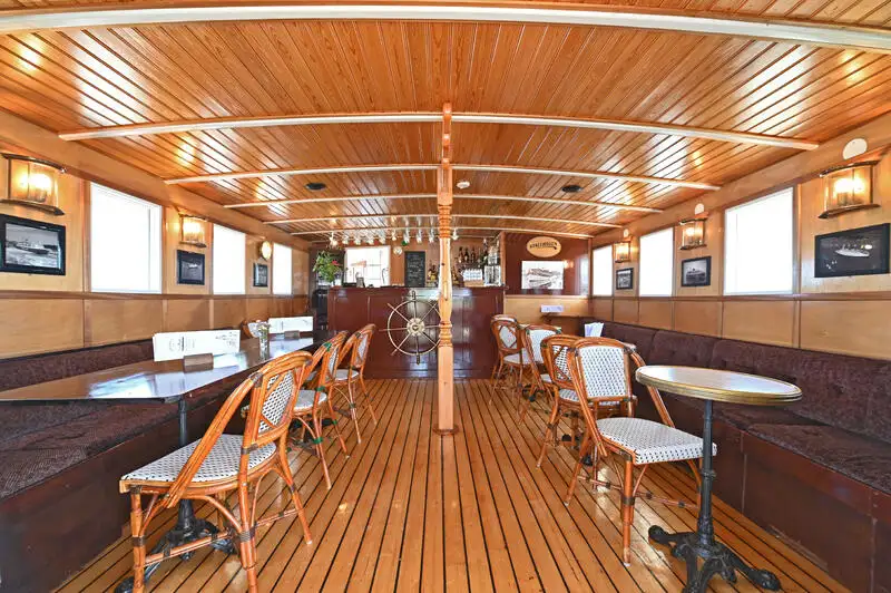 Kreuzfahrtschiff zu verkaufen