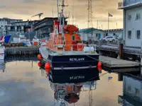 Rettungsboot zu verkaufen