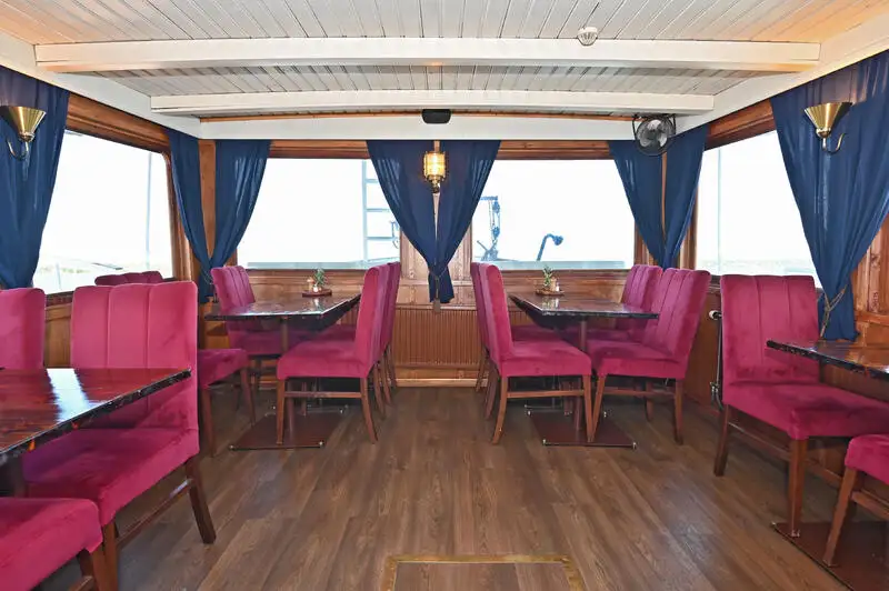 Kreuzfahrtschiff zu verkaufen
