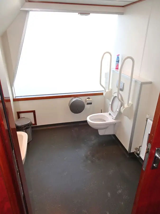 Kreuzfahrtschiff zu verkaufen