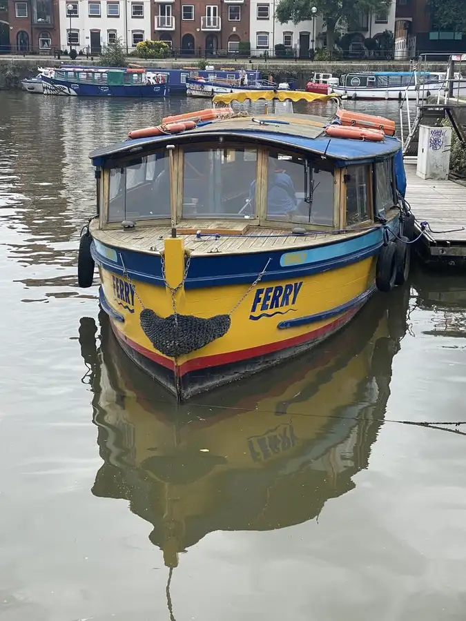 Fährschiff zu verkaufen