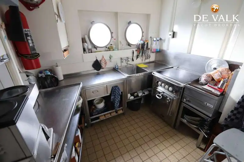 Schwimmendes Hotel zu verkaufen