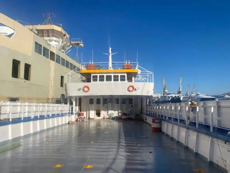 Fährschiff zu verkaufen
