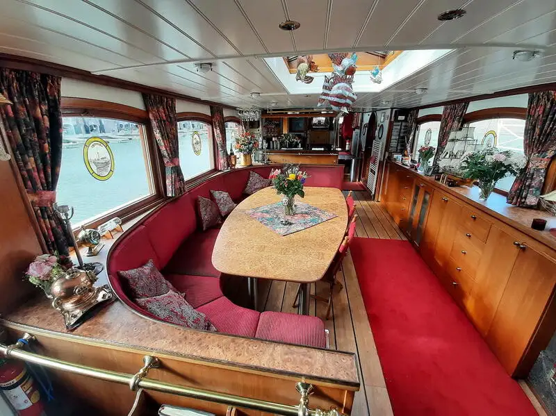 Kreuzfahrtschiff zu verkaufen