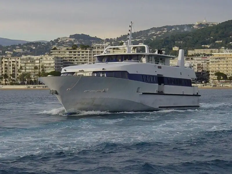 Fährschiff zu verkaufen