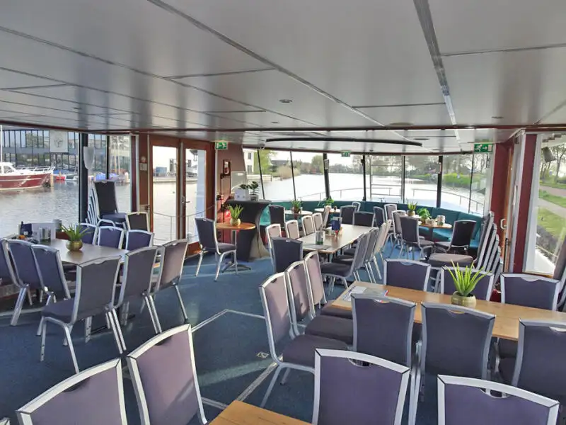 Kreuzfahrtschiff zu verkaufen