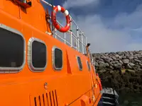 Rettungsboot zu verkaufen
