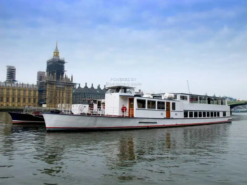 Fährschiff zu verkaufen