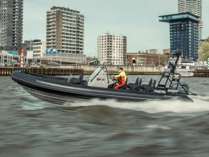 Festrumpf-Schlauchboot zu verkaufen