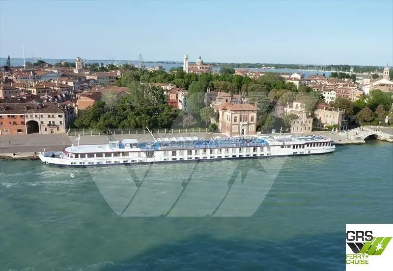 Kreuzfahrtschiff zu verkaufen