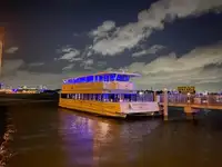 Fährschiff zu verkaufen