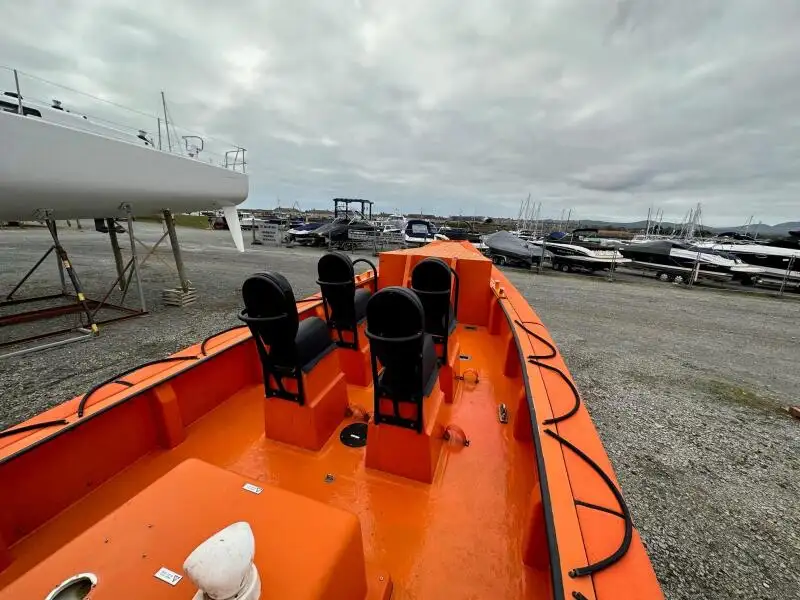 Festrumpf-Schlauchboot zu verkaufen