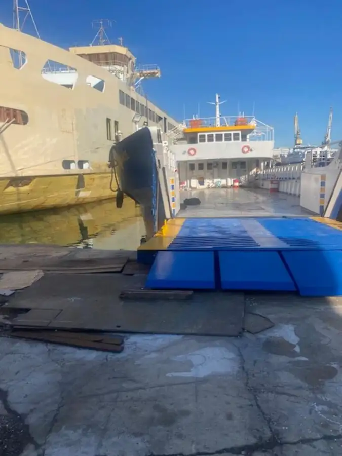 Fährschiff zu verkaufen