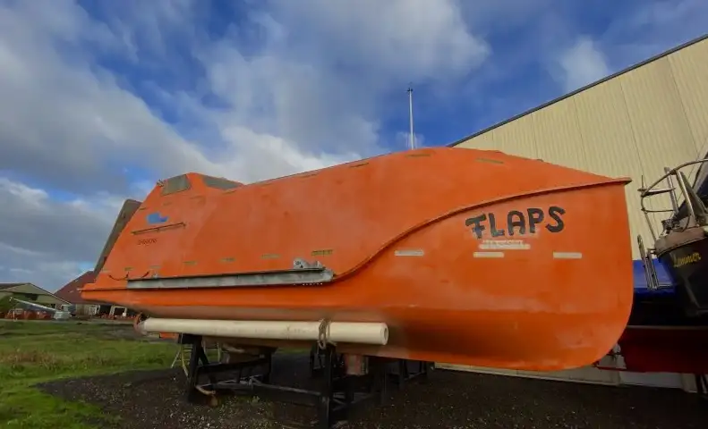 Rettungsboot zu verkaufen