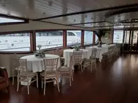 Kreuzfahrtschiff zu verkaufen