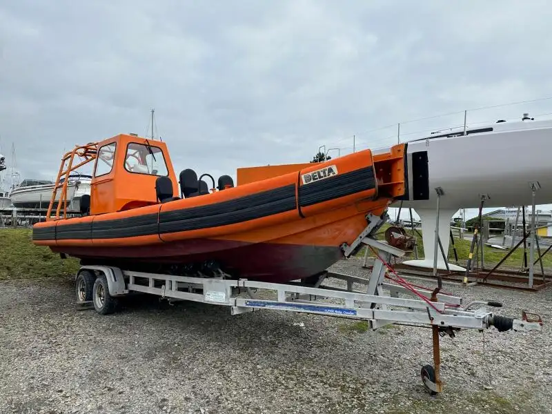 Festrumpf-Schlauchboot zu verkaufen