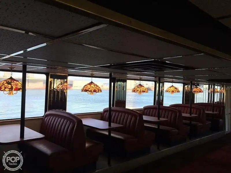Kreuzfahrtschiff zu verkaufen
