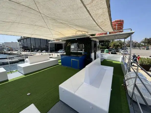 Kreuzfahrtschiff zu verkaufen