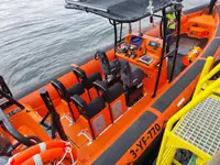 Festrumpf-Schlauchboot zu verkaufen