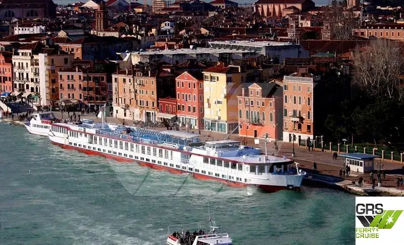 Kreuzfahrtschiff zu verkaufen