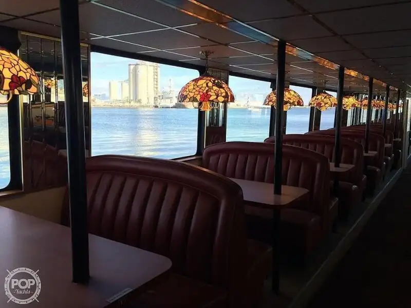 Kreuzfahrtschiff zu verkaufen