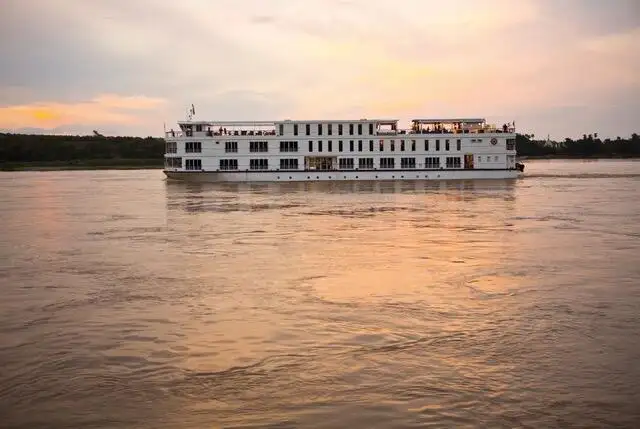 Kreuzfahrtschiff zu verkaufen