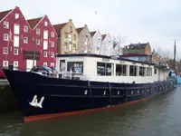 Schwimmendes Hotel zu verkaufen