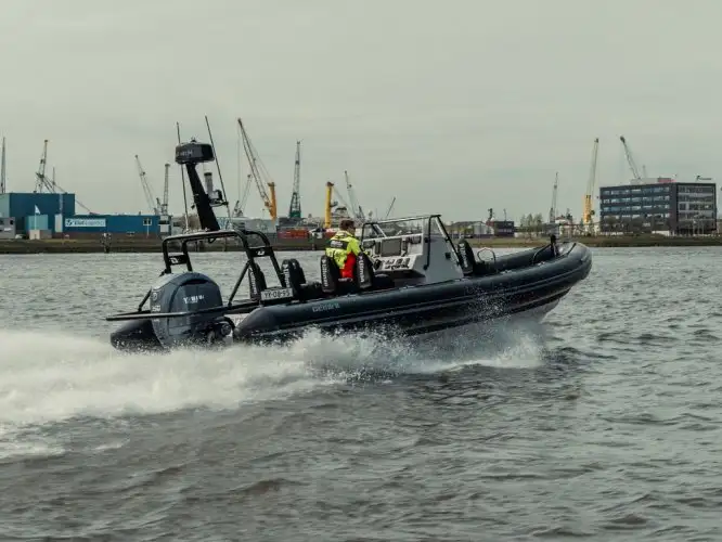 Festrumpf-Schlauchboot zu verkaufen