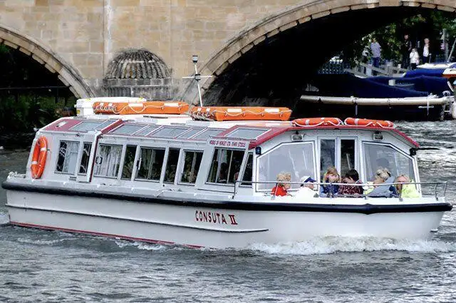 Kreuzfahrtschiff zu verkaufen