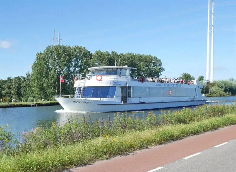 Kreuzfahrtschiff zu verkaufen
