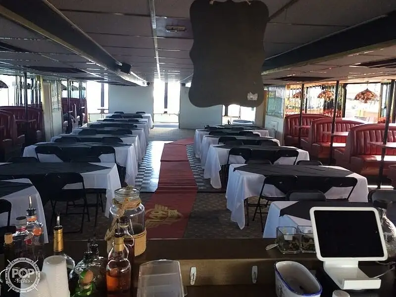 Kreuzfahrtschiff zu verkaufen