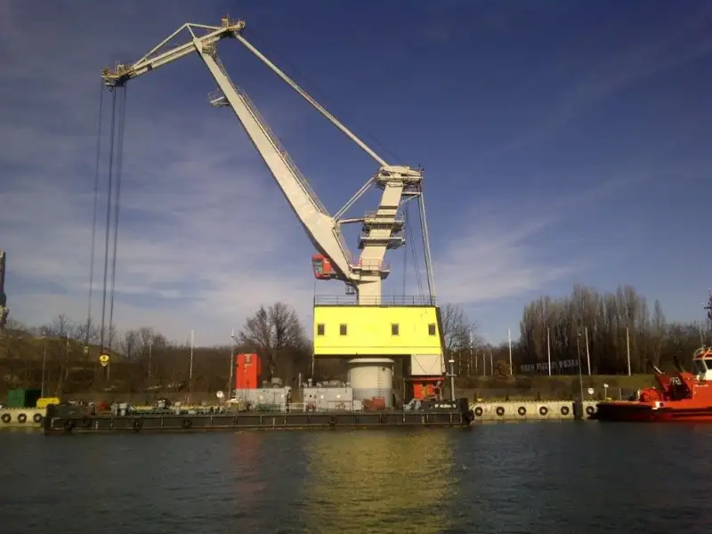 Kranboot zu verkaufen