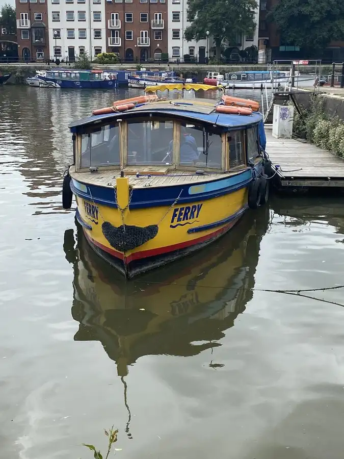Fährschiff zu verkaufen