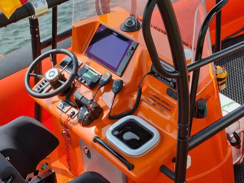 Festrumpf-Schlauchboot zu verkaufen