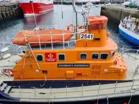 Rettungsboot zu verkaufen