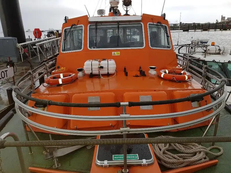 Rettungsboot zu verkaufen