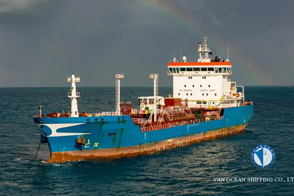 Oil/Chemical tanker for sale