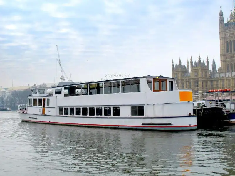 Fährschiff zu verkaufen