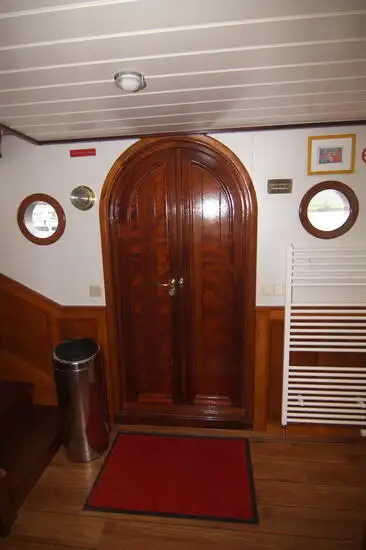 Kreuzfahrtschiff zu verkaufen