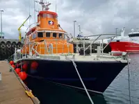 Rettungsboot zu verkaufen