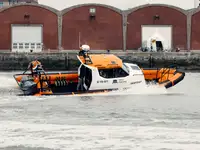 Festrumpf-Schlauchboot zu verkaufen