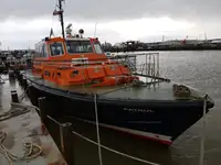 Rettungsboot zu verkaufen