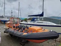 Festrumpfschlauchboot zu verkaufen
