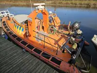 Festrumpf-Schlauchboot zu verkaufen
