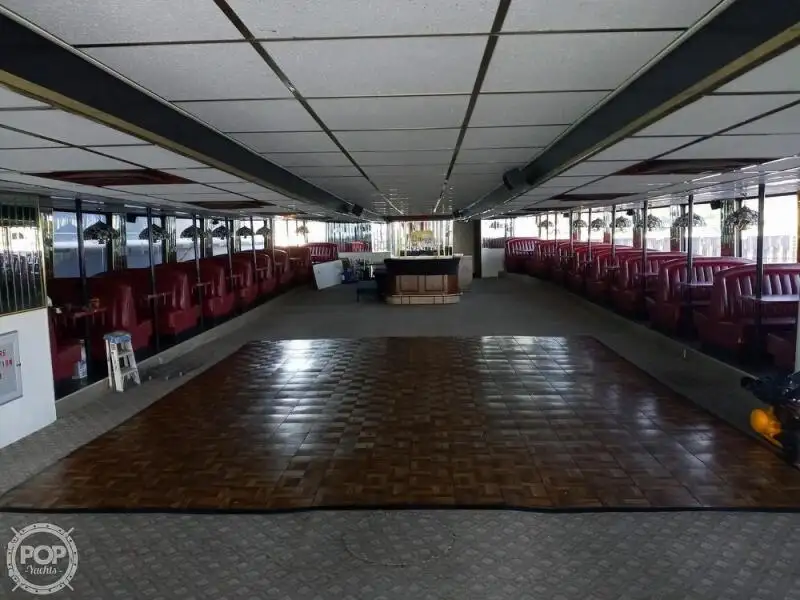 Kreuzfahrtschiff zu verkaufen