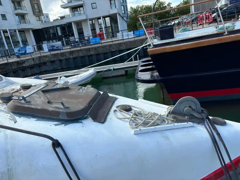 Rettungsboot zu verkaufen